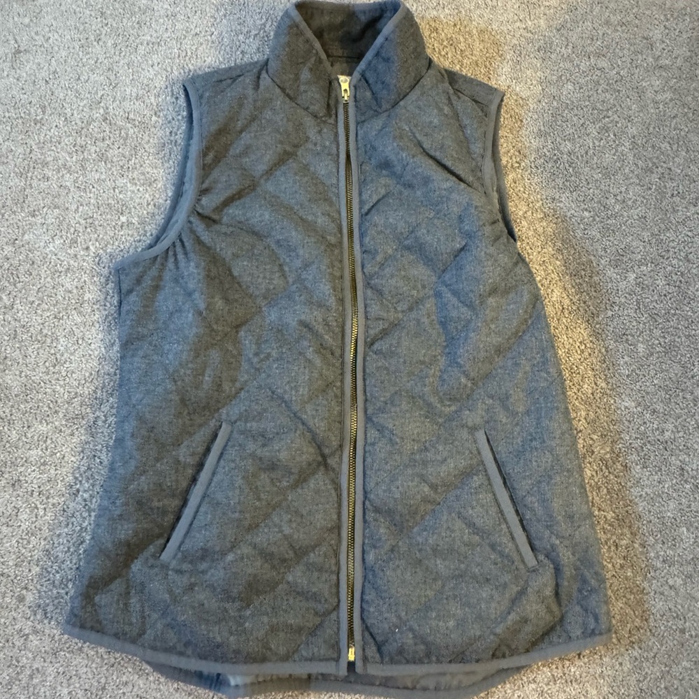 Women’s grey Old Navy vest size m